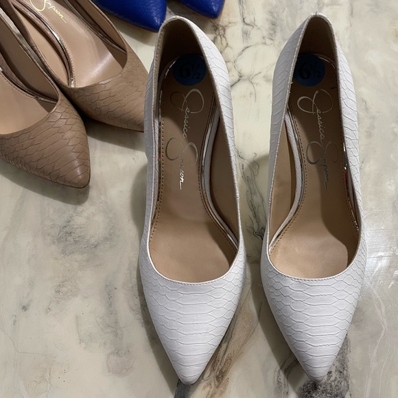 (SOLD) Jessica Simpson heels size 6.5 color white - Picture 4 of 6